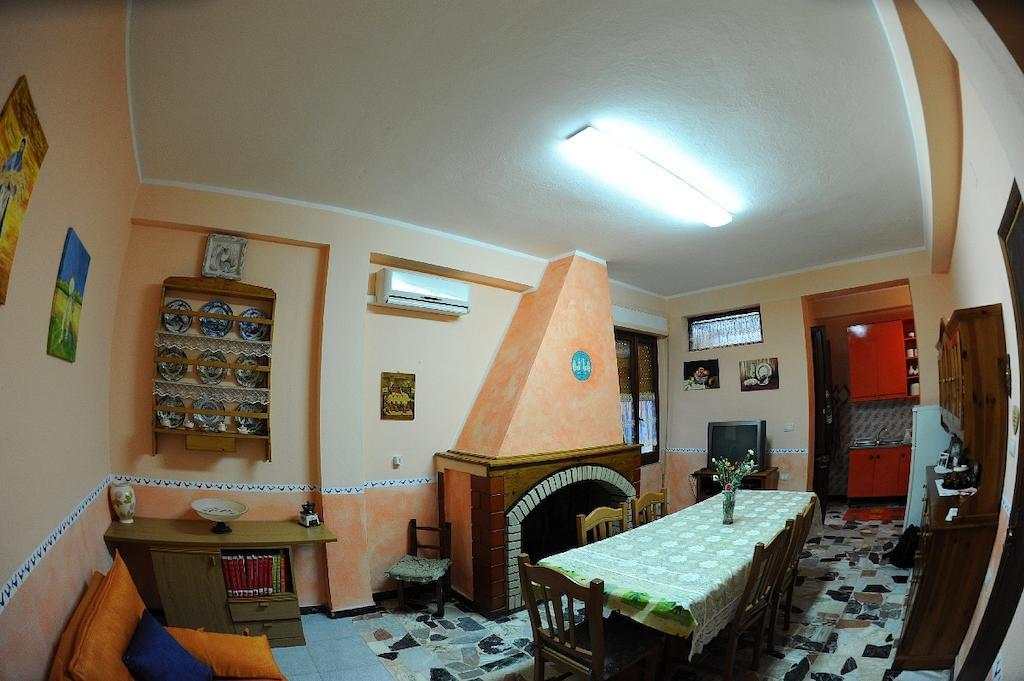 B&B Antoclo Di Concas Angela Margherita Villacidro ภายนอก รูปภาพ